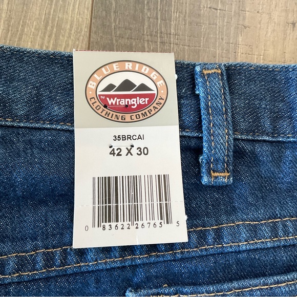 42x30 NWT Wrangler Blue Ridge Relaxed Fit Jeans 
# 35BRCAI
Blue - Picture 7 of 8